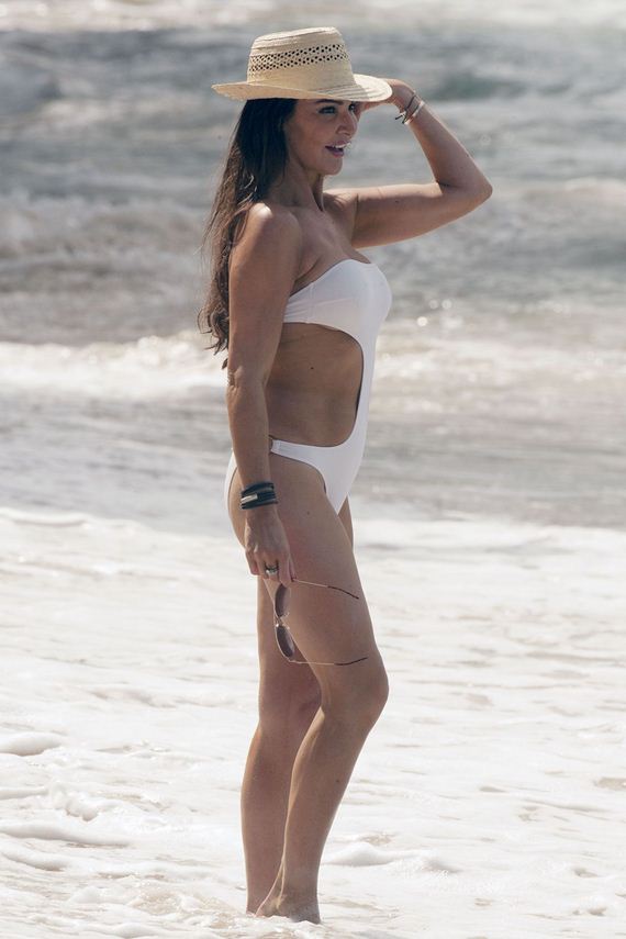 lizzie-cundy-in-swimsuit-at-a-beach-in