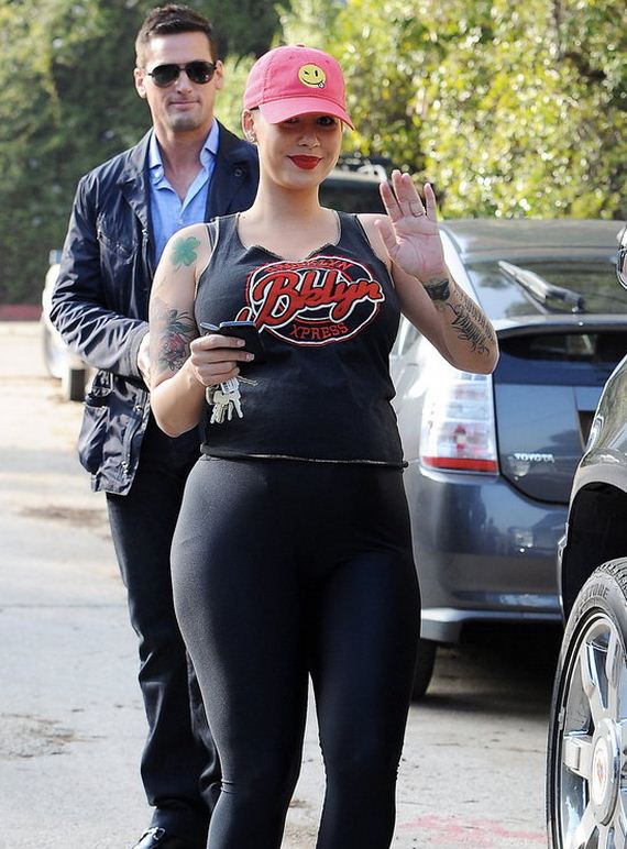 pregnant_amber_rose_out_house_hunting_with_a_hottie