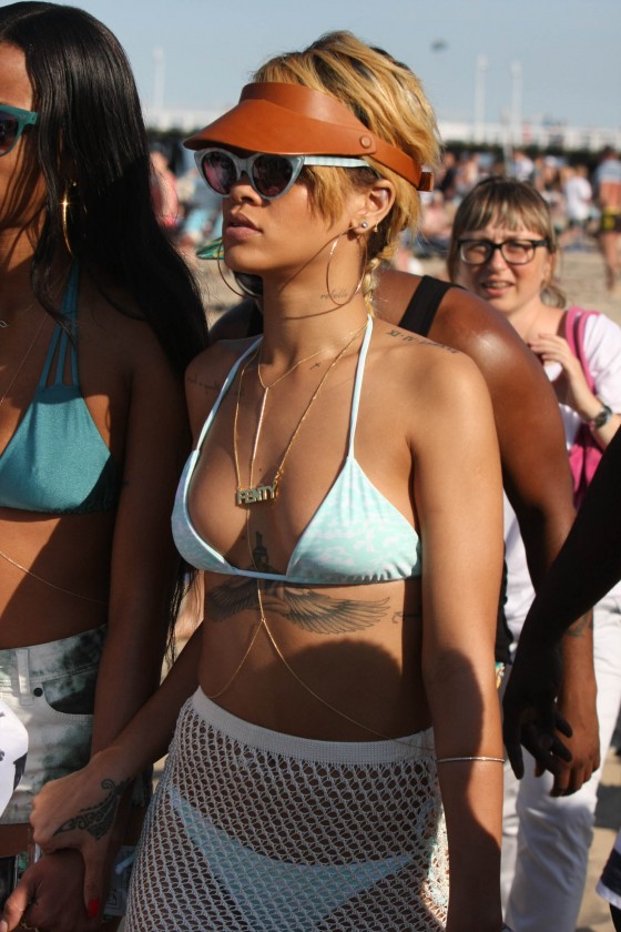 rihanna-bikini-pictures