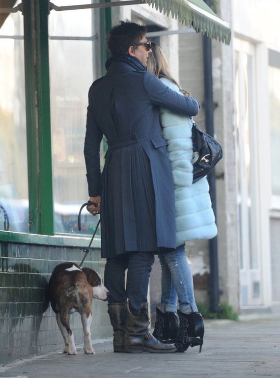 watch_out_kate_moss_stumbles_over_while_walking_her_dog