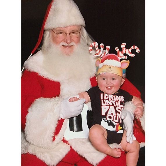 Kelly-Clarkson-Baby-Daughter-Picture-Santa