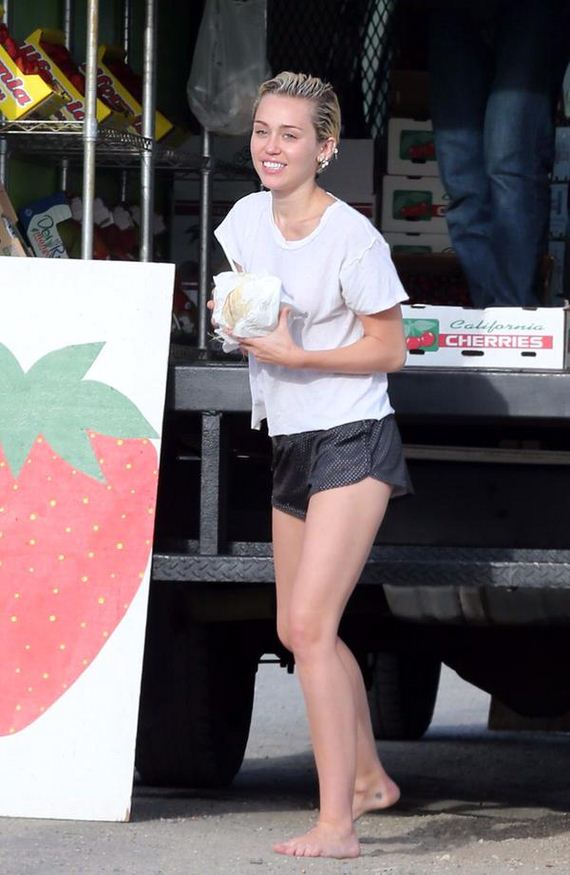 Miley-Cyrus-tiny-shorts