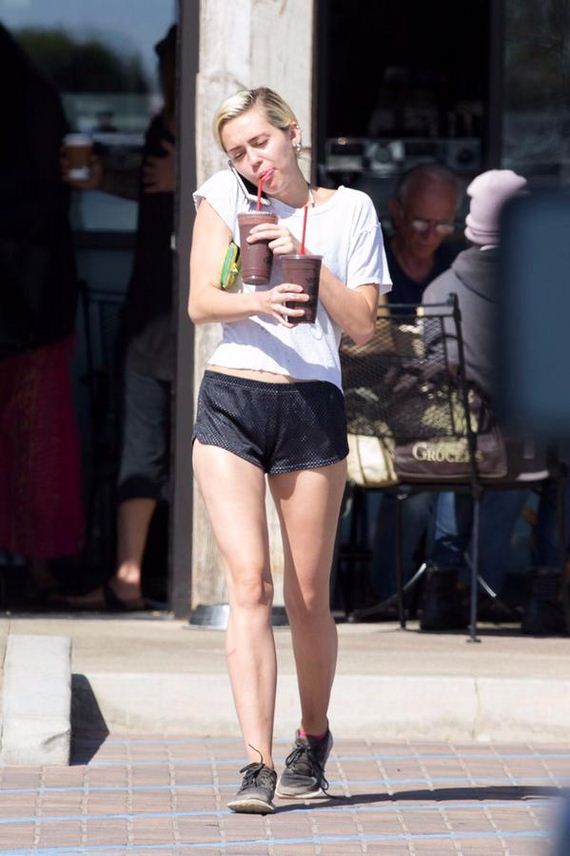 Miley-Cyrus-tiny-shorts