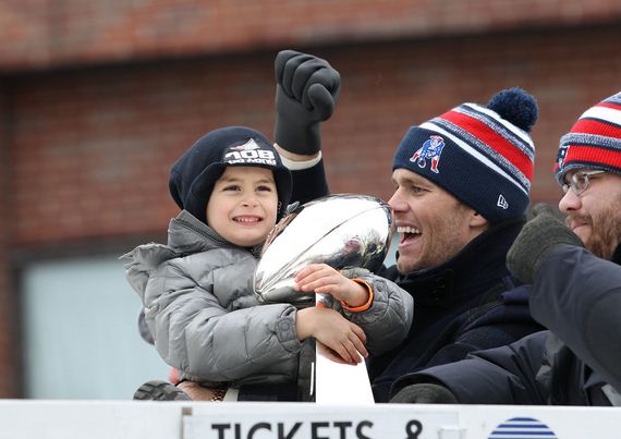 Tom-Brady-Kids-Super-Bowl-Parade-2015