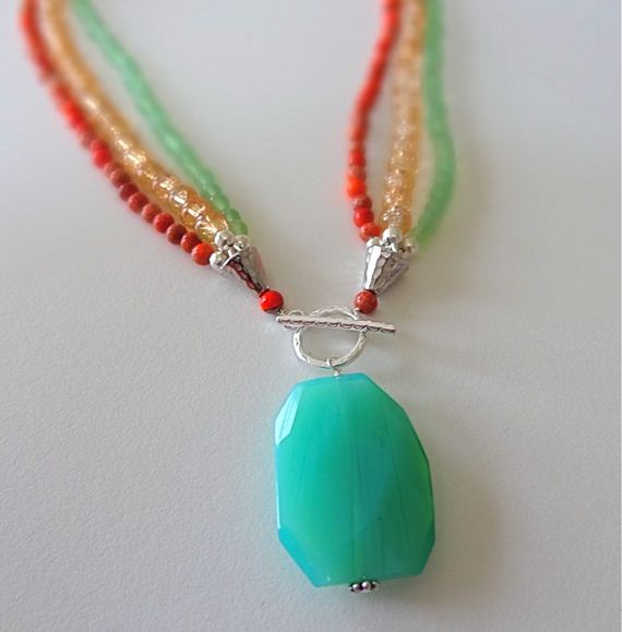 07-Beautifully-Colorful-DIY-Necklaces