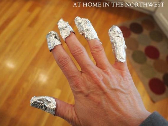 09-water-marble-nails-with-elmers-glue