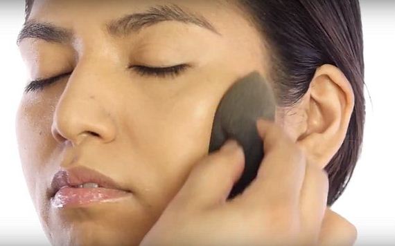 06-chrissy-teigen-makeup-tutorial-feature