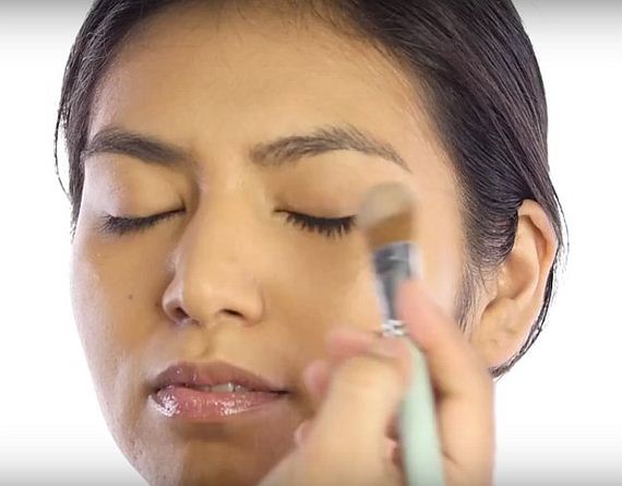 07-chrissy-teigen-makeup-tutorial-feature