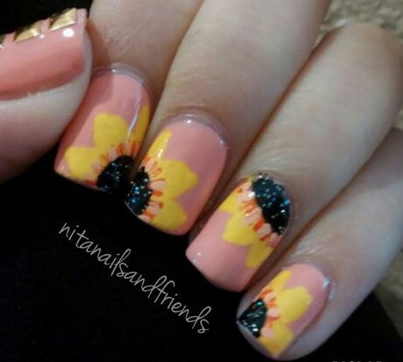 07-sunflower-nail-designs