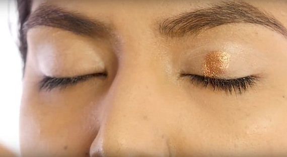 11-chrissy-teigen-makeup-tutorial-feature