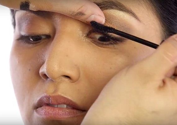 19-chrissy-teigen-makeup-tutorial-feature