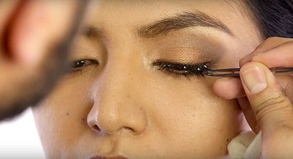 20-chrissy-teigen-makeup-tutorial-feature