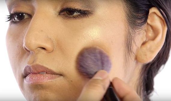 23-chrissy-teigen-makeup-tutorial-feature