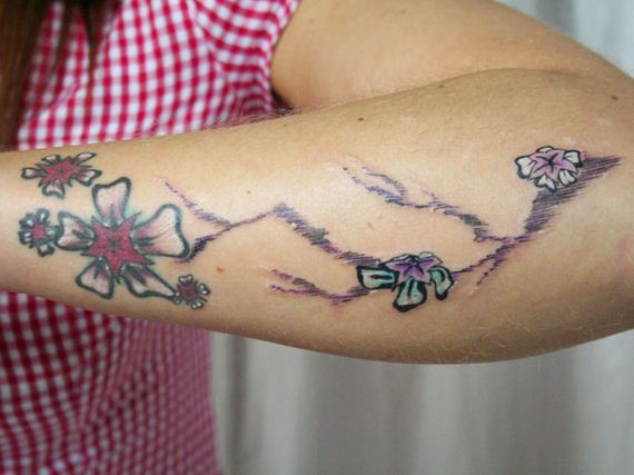 05-sensible-small-flower-tattoos