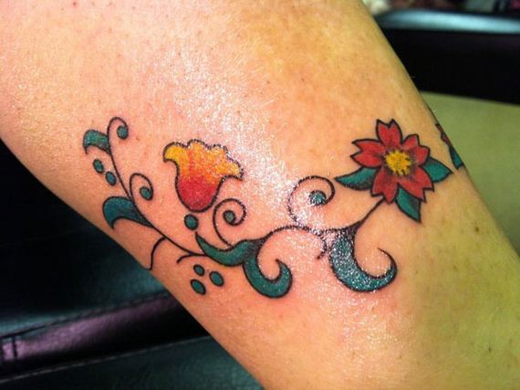 06-sensible-small-flower-tattoos