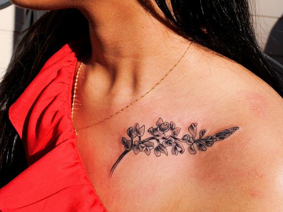 08-sensible-small-flower-tattoos