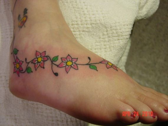 21-sensible-small-flower-tattoos