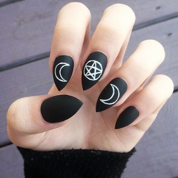 24-halloween-nail-manicures