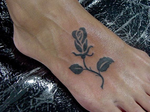 26-sensible-small-flower-tattoos