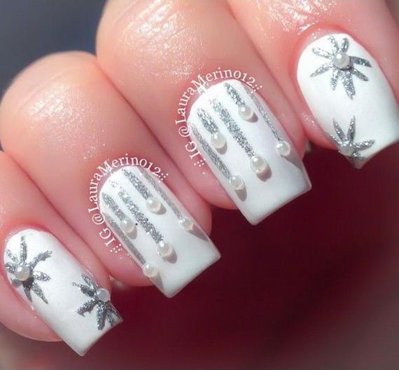 03-cool-snowflake-nail-art-designs