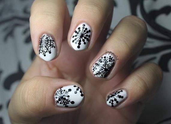 10-cool-snowflake-nail-art-designs