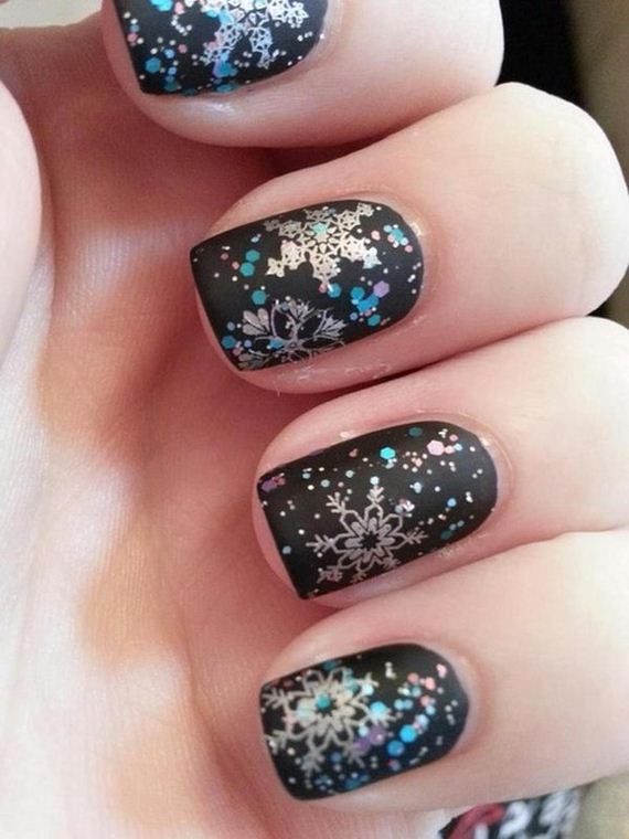 19-cool-snowflake-nail-art-designs