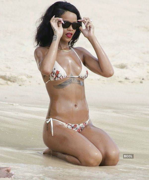 The hottest photos of Rihanna bikini. 