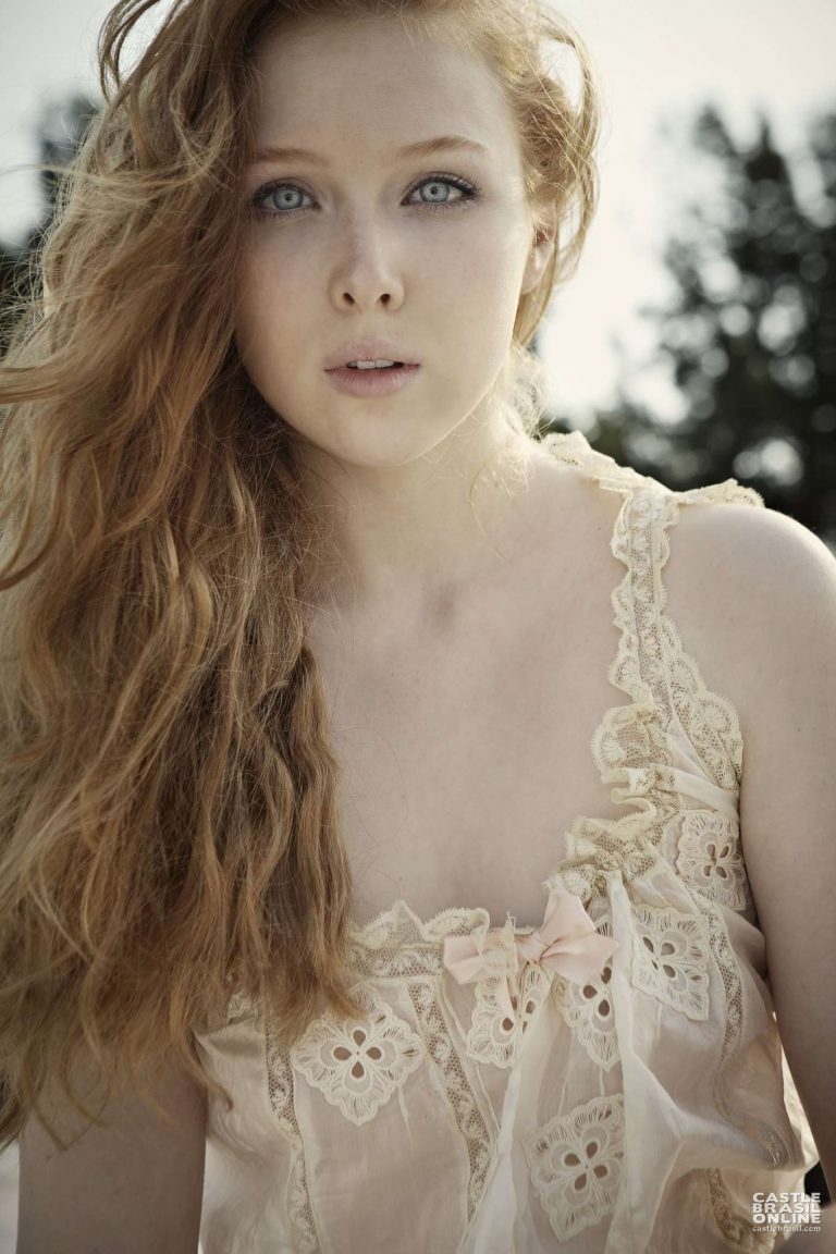 40 Hot And Sexy Molly C Quinn Pictures 12thblog 