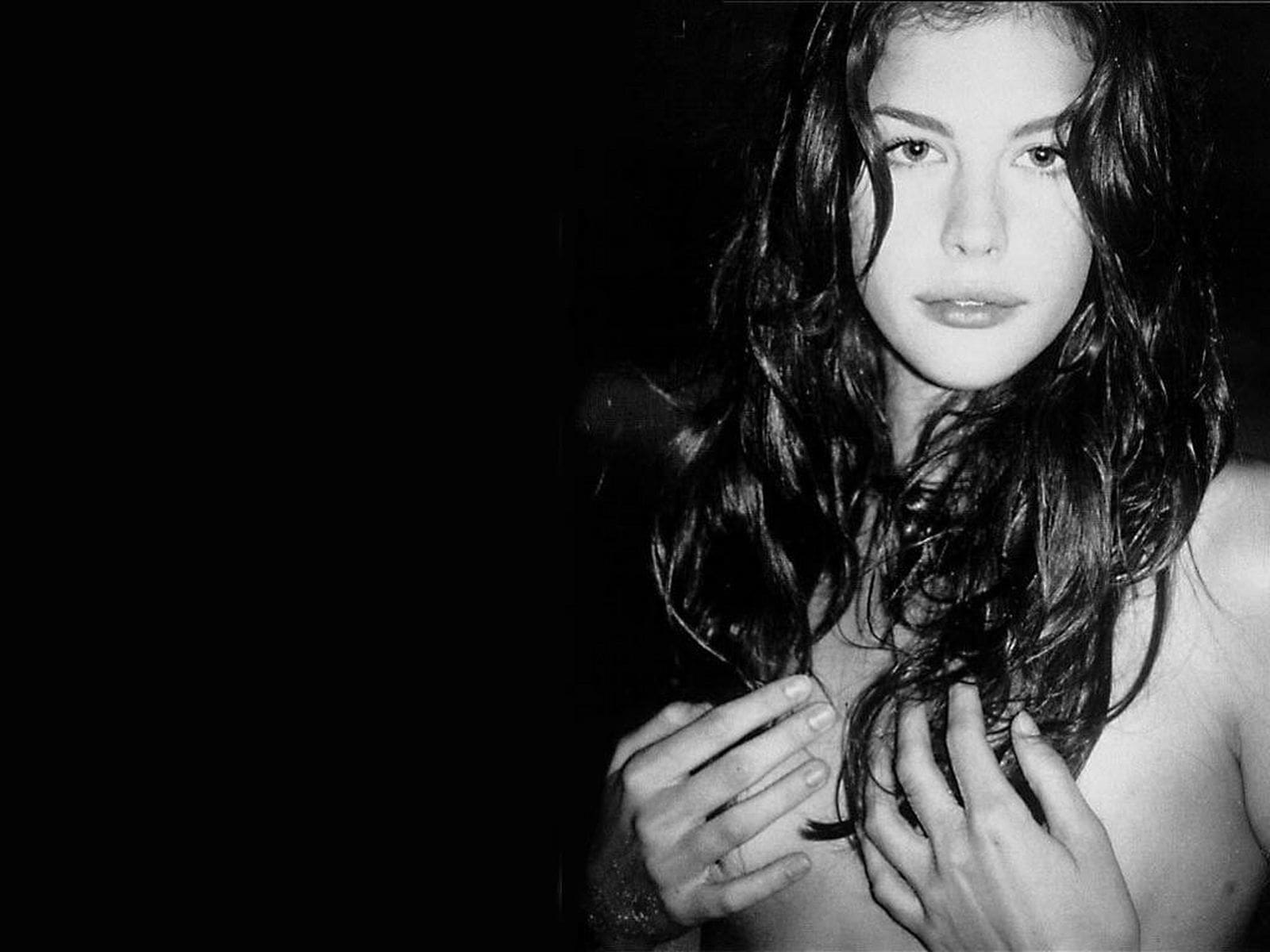 Hot And Sexy Liv Tyler Photos.