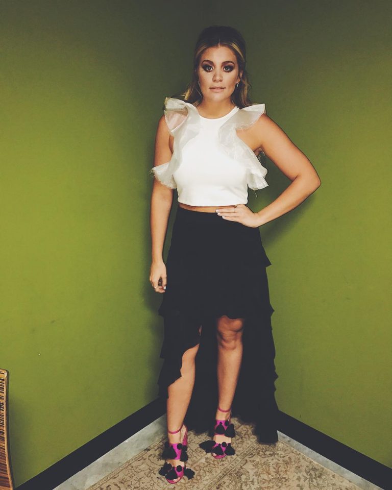 These Lauren Alaina big butt pictures are sure to leave you mesmerized and ...