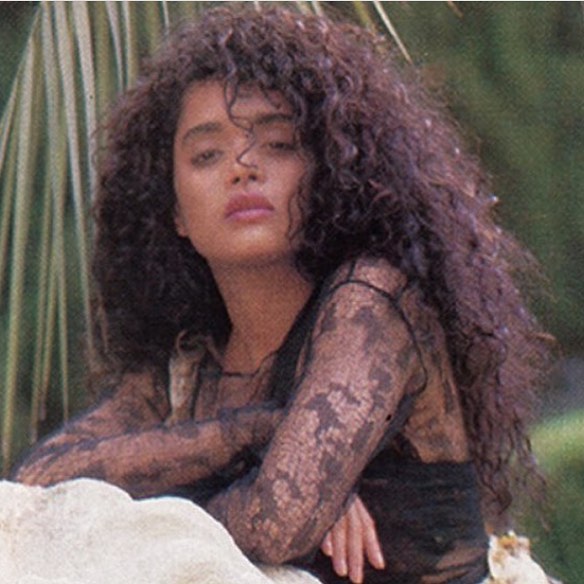 These Lisa Bonet big butt pictures are sure to leave you mesmerized and awe...