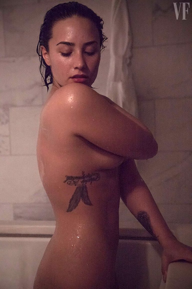 50 Hot And Sexy Demi Lovato Photos.