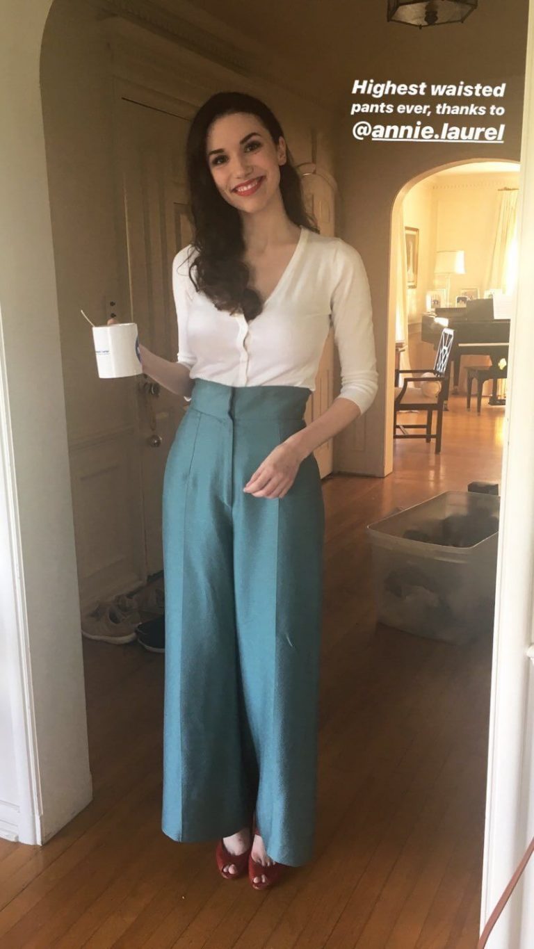 Yes, she is a very sexy actress and Grace Fulton’s bra and... 