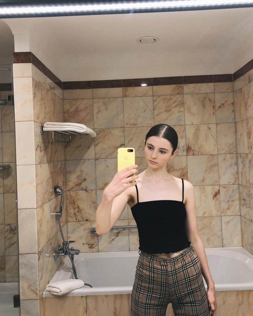 50 Hot Photos Of Thomasin McKenzie.