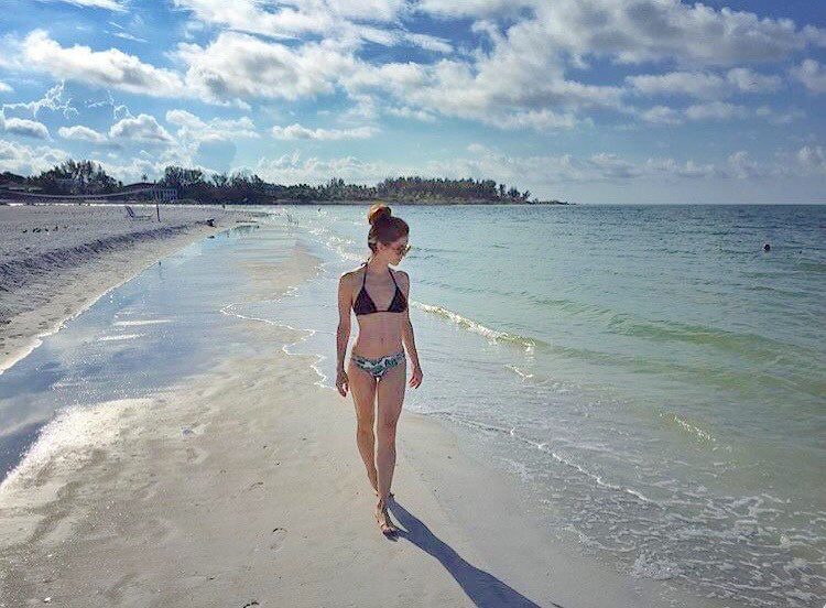 These sexy Brooke Lyons bikini photos will make you wonder how someone so b...