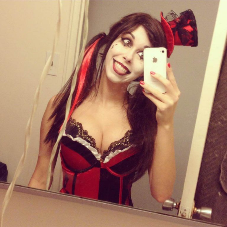 Yes, she is a very sexy actress and Shoe0nheadâ€™s bra and breast size... 