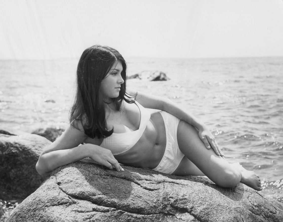 These sexy Victoria Principal bikini photos will make you wonder how someon...