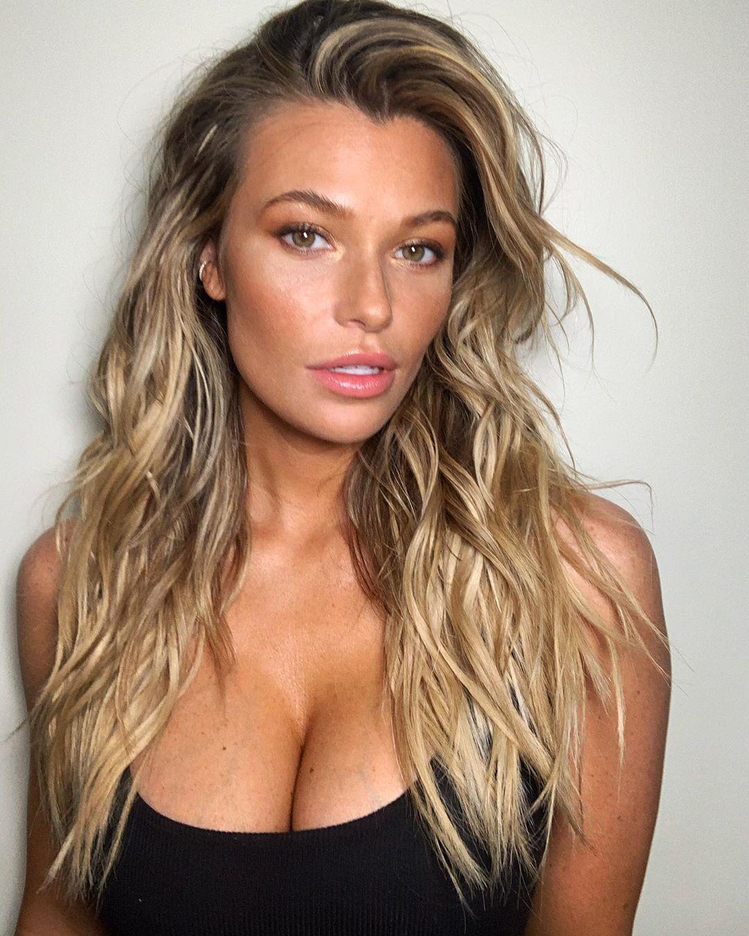 The Hottest Samantha Hoopes Photos Around The Net.