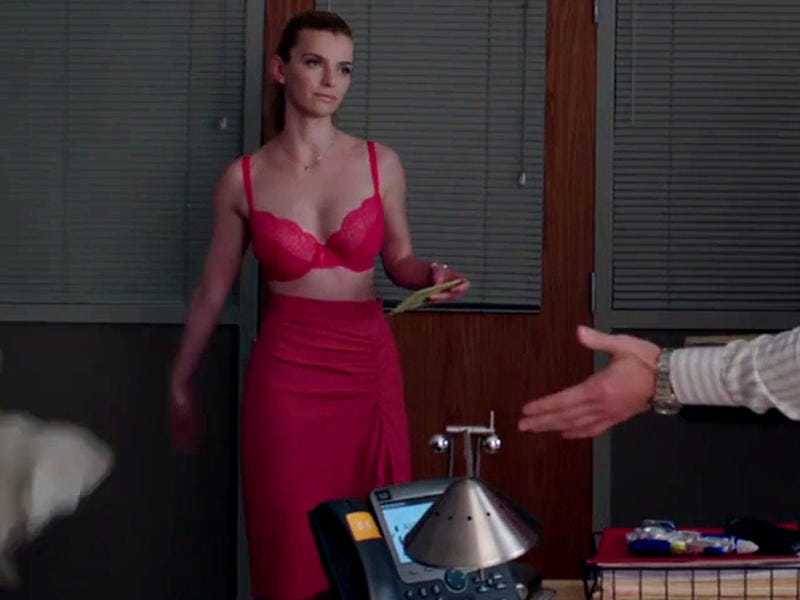 28 Sexy And Hot Betty Gilpin Photos.