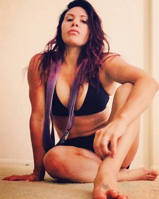 I know these are not Cat Zingano nude photos, but they are classy. 