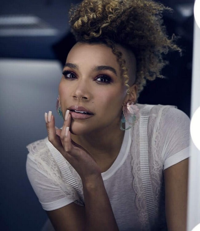 40 Hot And Sexy Emmy Raver-Lampman Photos.