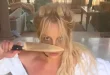 Britney Spears Sticks with Knife Content!