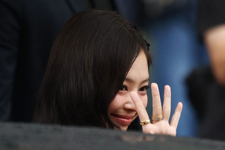 Jennie Spring JENNIE Attends Chanel Spring/Summer 2024 Fashion Show in Paris - 12thBLOG