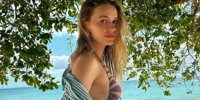 Mallory Edens Felling Hot In A Bikini!